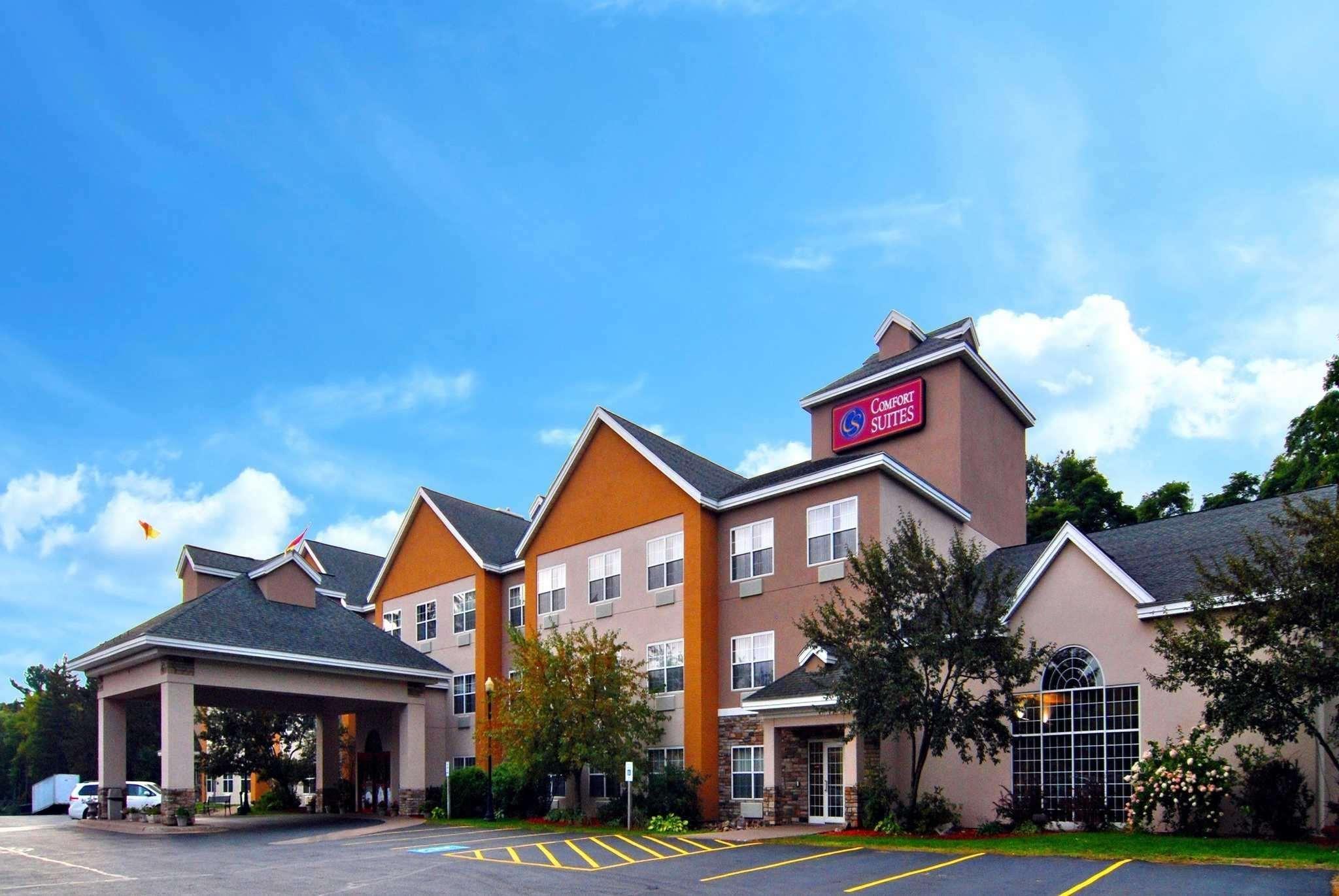 Comfort Suites Marquette Exterior photo