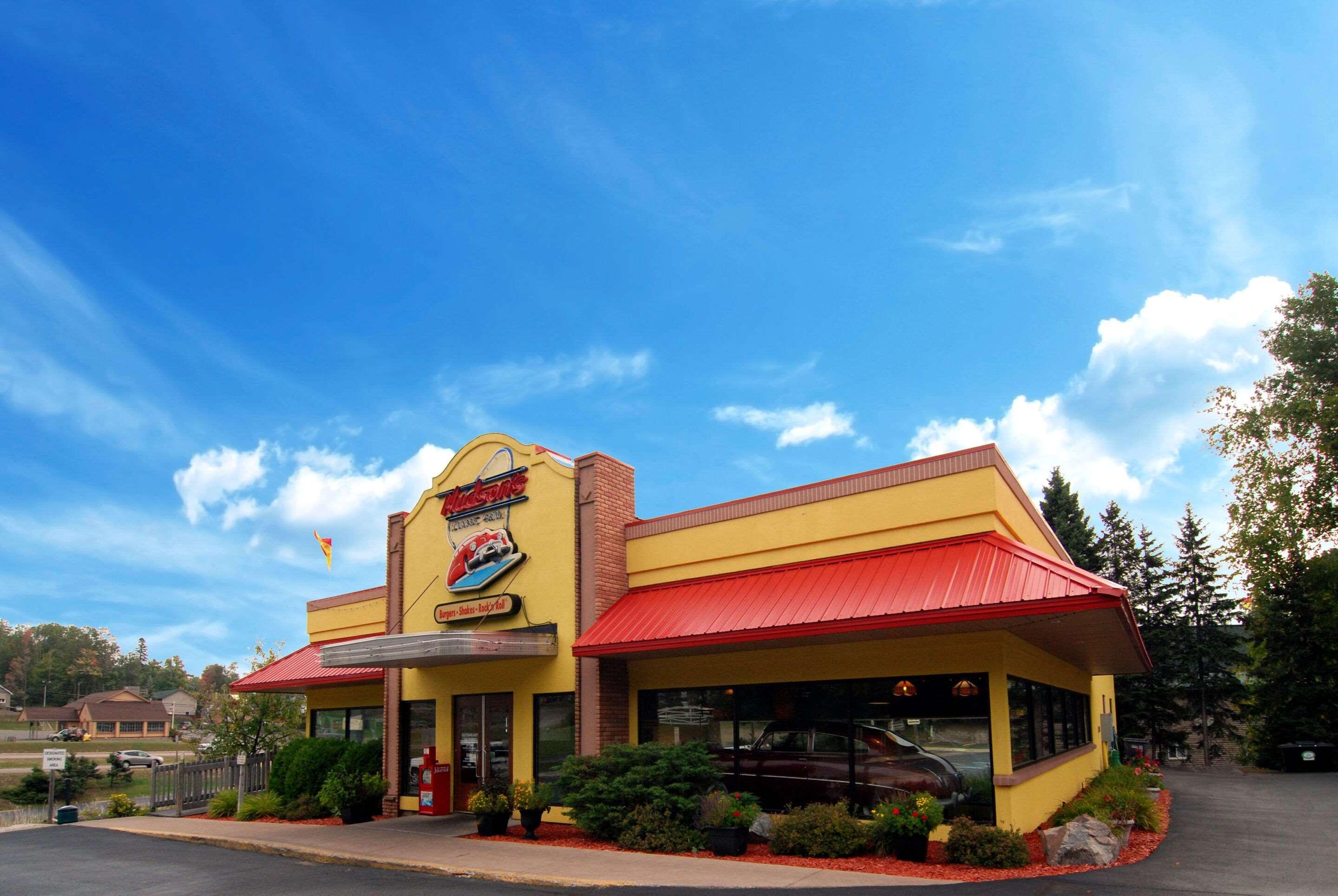 Comfort Suites Marquette Exterior photo